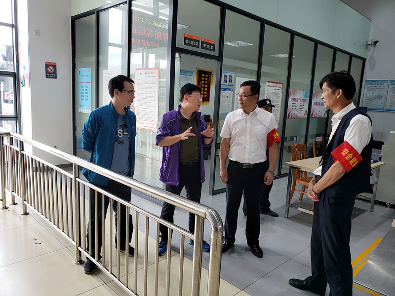 交發(fā)集團董事長至周莊客運站開展安全檢查.jpg